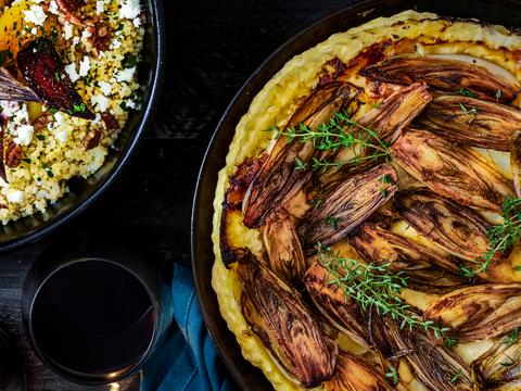 Tarte tatin van witloof, aardpeer en blauwe kaas