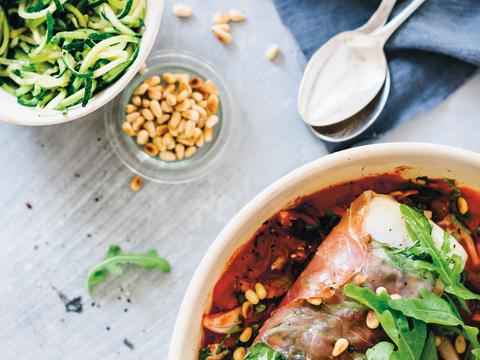 Kabeljauwfilet in parmaham met Siciliaanse tomatensaus
