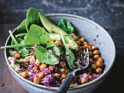 Buddha bowls met rodekool en kikkererwten