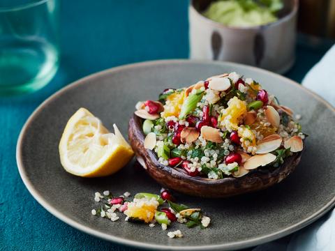 Portobello met quinoa, sinaasappel en granaatappel
