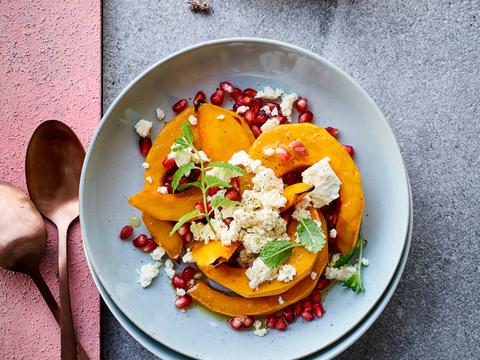 Hokkaido pompoen met feta en granaatappel