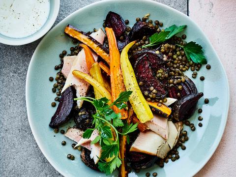 Linzensalade met gekleurde worteltjes