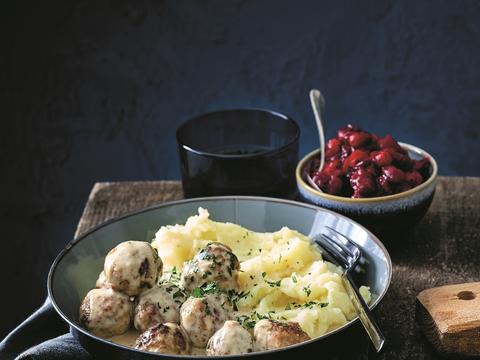 Kötbullar met veenbessen en puree