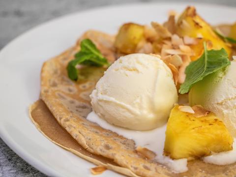pannenkoeken met kokosijs en ananas