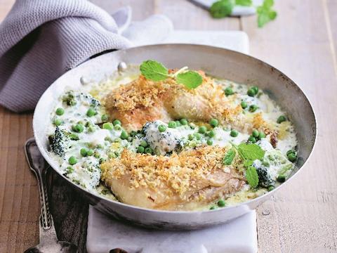 Romige kip met ricotta, erwtjes, broccoli en citroen