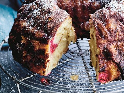 Brioche-broodpudding met frambozen
