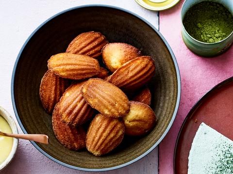 yuzu madeleines met custard