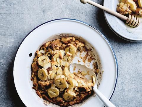 Glutenvrije broodpudding met amandelmelk en banaan