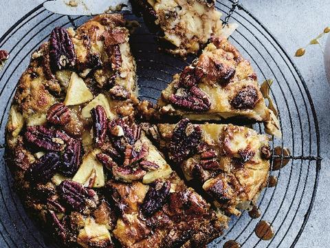 Sandwichpudding met appel, pindakaas en pecannoten