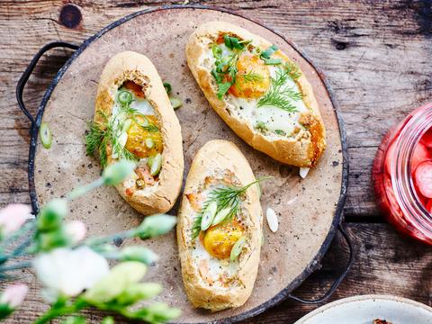 Piccolobootjes met gerookte zalm en ei