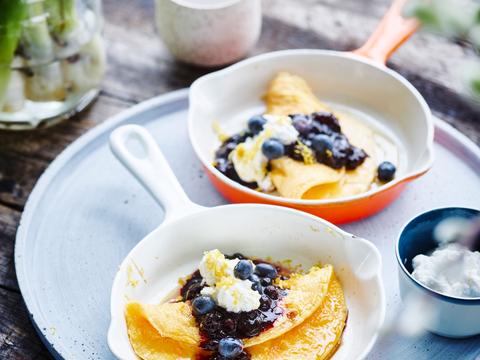 Omelet met citroenricotta en blauwe bessen