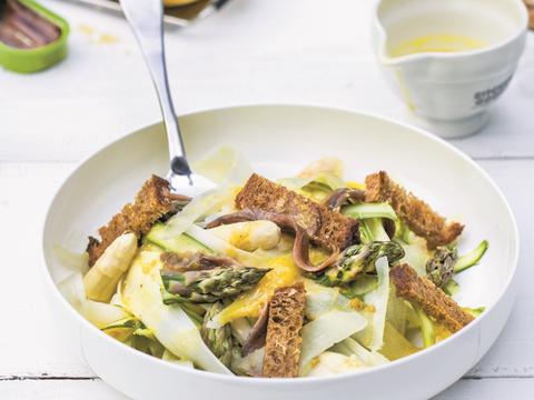 Aspergesalade met pecorino en ansjovismayonaise