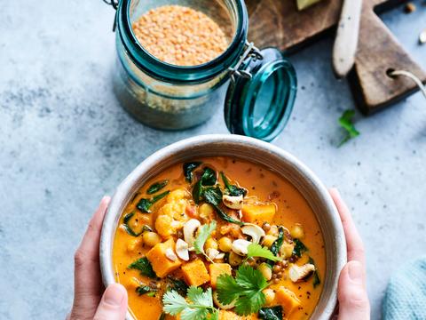 bloemkoolcurry met kikkererwten en zoete aardappel