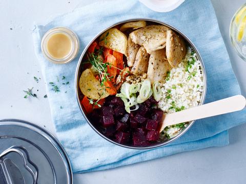 Bloemkoolrijstbowl met kip en misodressing van Pascale Naessens