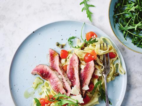 Tagliatelle tagliata met kerstomaatjes en kappertjes