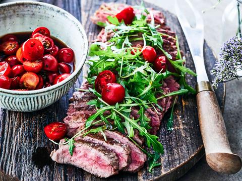 Tagliata met gemarineerde kerstomaatjes