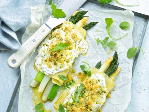 Aspergecannelloni met roomkaas en pistachecrumble