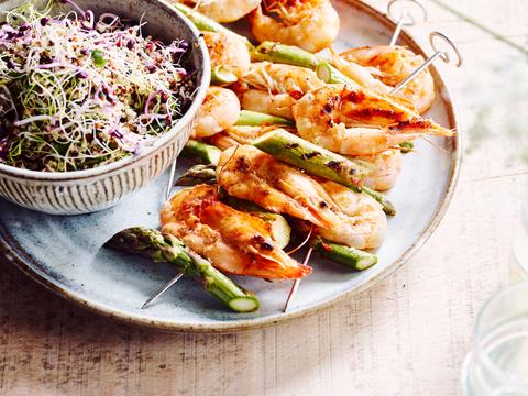 saté van scampi_s en groene asperges