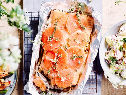 gegrilde gepekelde zalm met pompelmoes en tijm