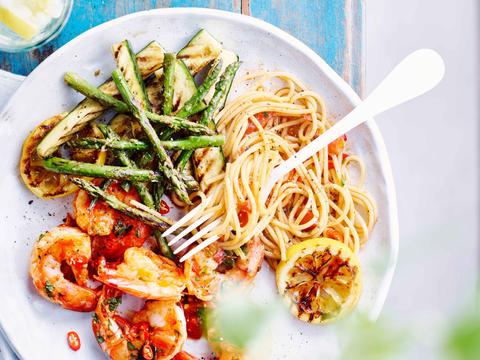 scampis-met-pittige-chilisaus-en-groene-asperges