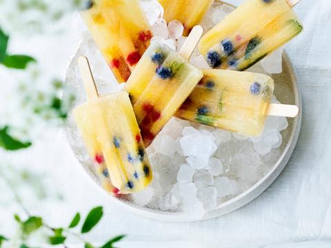 slanke ijslolly_s van homemade icetea en besjes