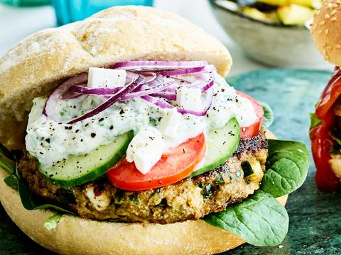 kalfsburger-met-feta-en-tzatziki