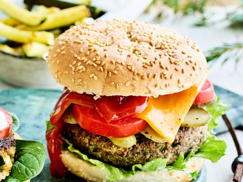 bonenburger-met-krokante-courgettefrietjes
