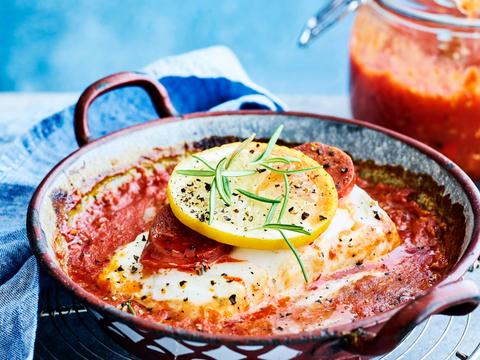 kabeljauw-uit-de-oven-met-een-saus-van-kerstomaatjes