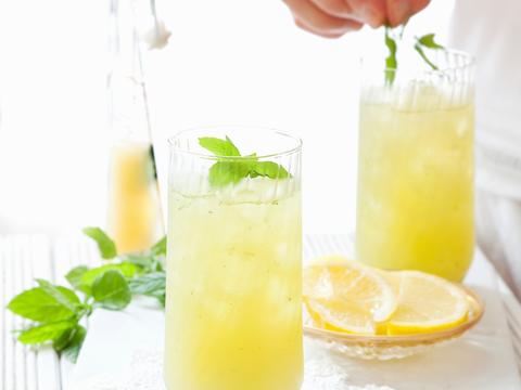 Citroenlimonade met appel en munt