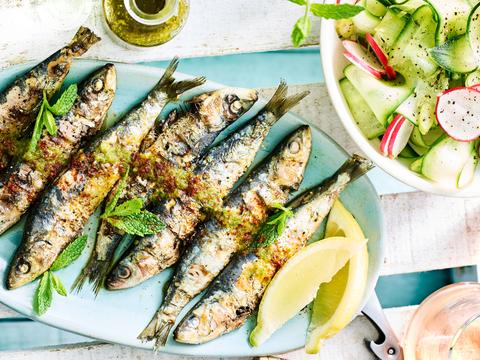 sardines-met-chermoula-en-komkommer-radijsjessalade