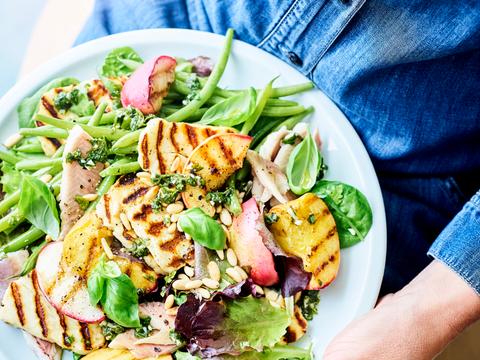 salade met gegrilde perzik