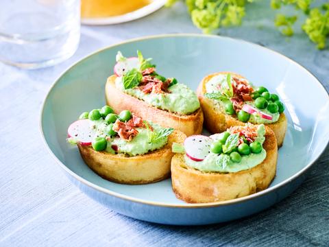 Crostini met erwtencrème