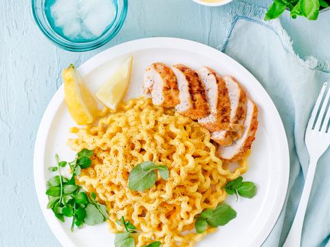 Fusilli met paprikapesto en citroenkip
