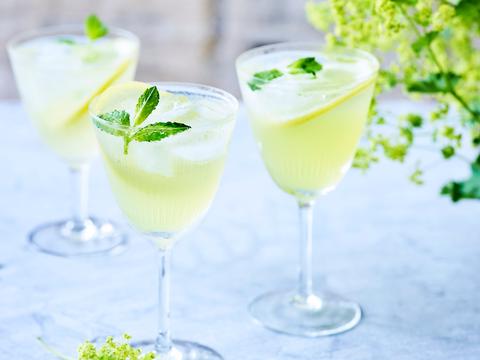 Limoncello spritz