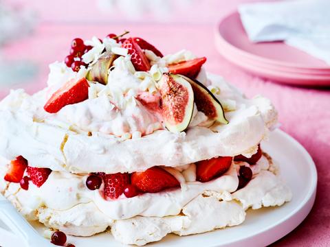 Pavlova met aardbeien en witte chocolade
