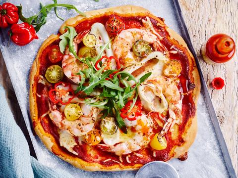 pizza met inktvis, scampi_s en chili