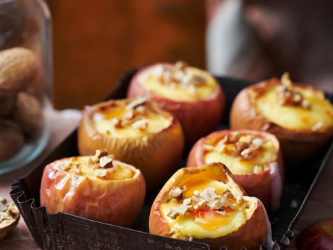 Appeltjes gevuld met verse kaas