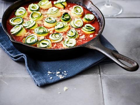 Courgetterolletjes in tomatensaus