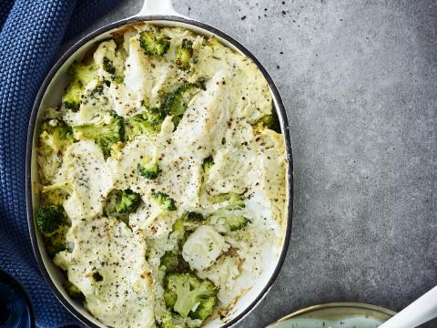 Ovenschotel met kabeljauw, rijst en broccoli