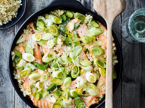 Zalm-preischotel met parelcouscous