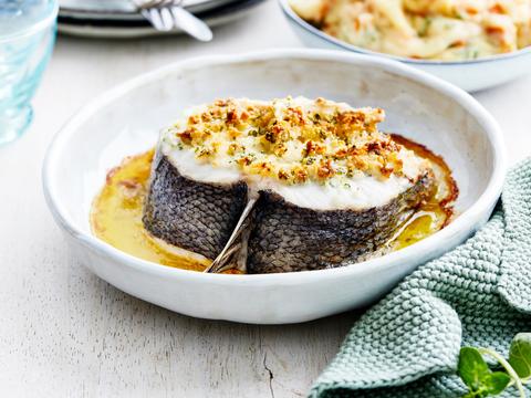 Heek met een korstje van parmezaan en wortelpuree