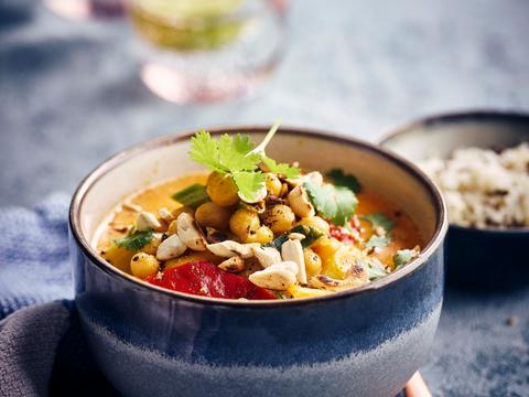 Curry met pompoen, kip en cashewnoten