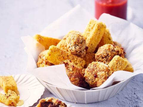 lichte vleeskroketjes en gebakken mozzarellasticks_edited-1