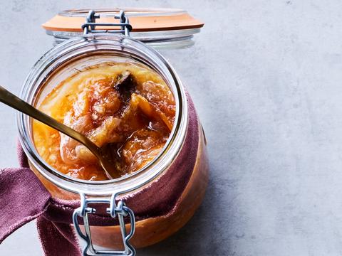 pruimenchutney met ui