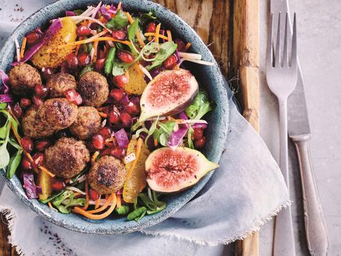 Koolsalade met balletjes en vijgen