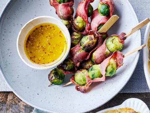 spruitenspiesjes met spek