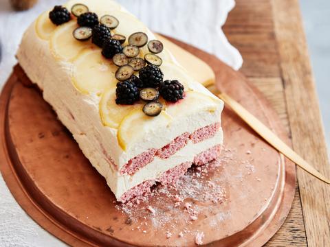 semifreddo met citroencrème en in limoncello gemarineerde besjes