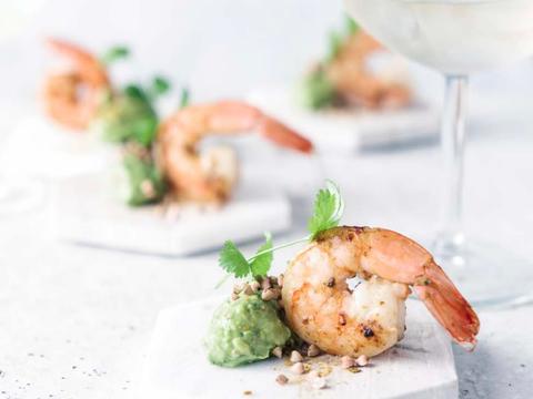 Scampi met curry en frisse guacamole