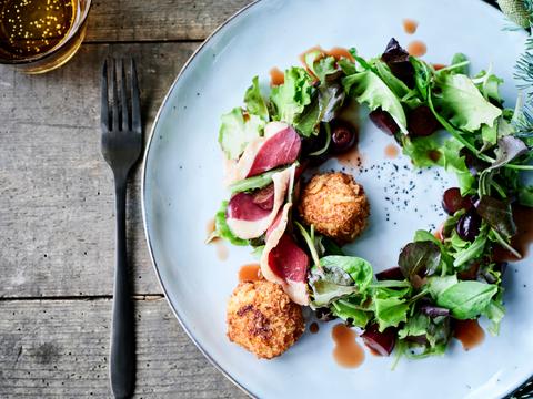 Kroketten van blauwe kaas met gerookte eend