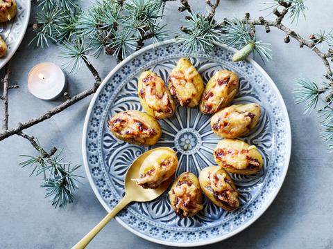 Gevulde krieltjes met gekaramelliseerde ui en emmentaler